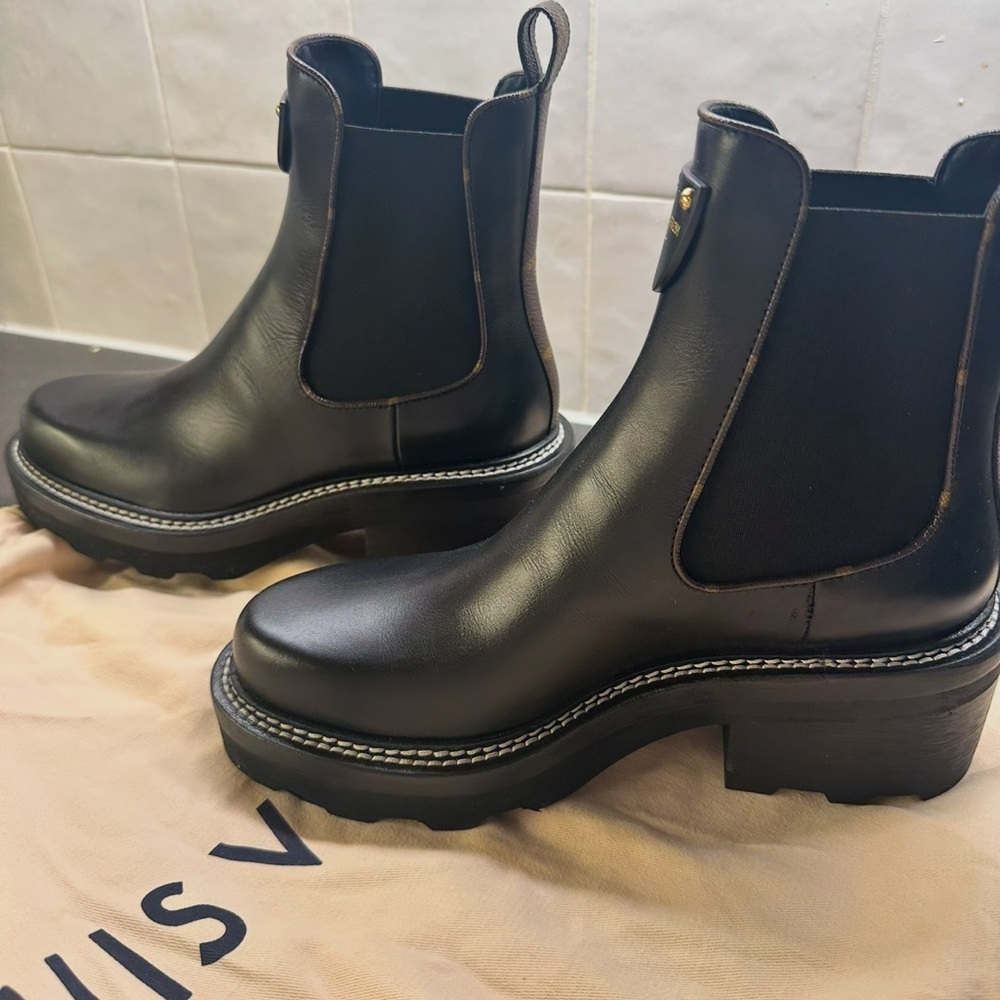 Louis Vuitton Authentic Ankle Boot - Picture 2 of 8